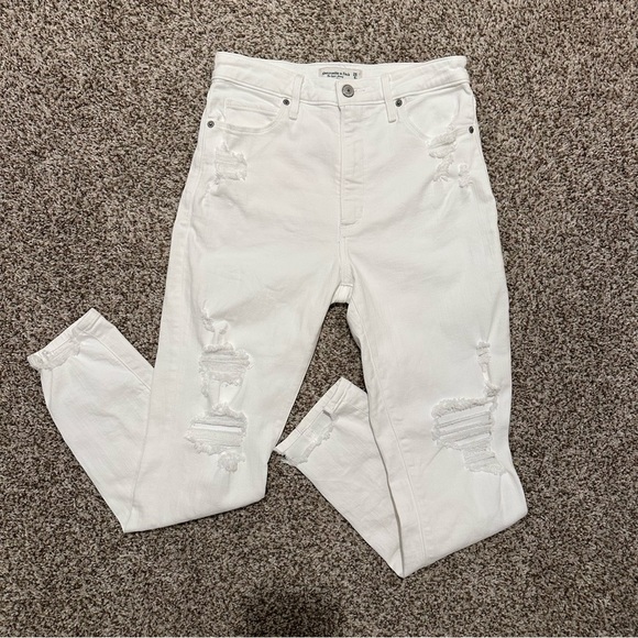 Abercrombie & Fitch High-Rise Super Skinny Distressed Jeans in White, Size 6s - Picture 10 of 11